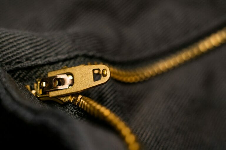 How to Fix a Stuck Zipper WD40®
